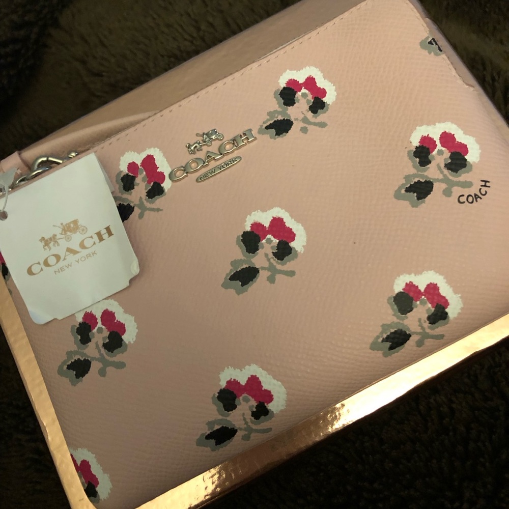 FLASH SALE!! NWT Coach Extremely RARE Floral Wristlet!!!
